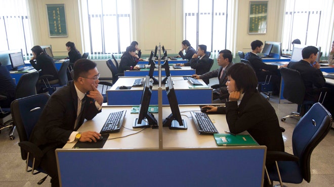 Google Schmidt  tours North Korea 2.jpg